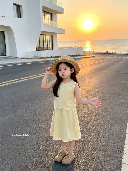 Knit Lace Vest & Skirt Set 针织花边背心半裙套装